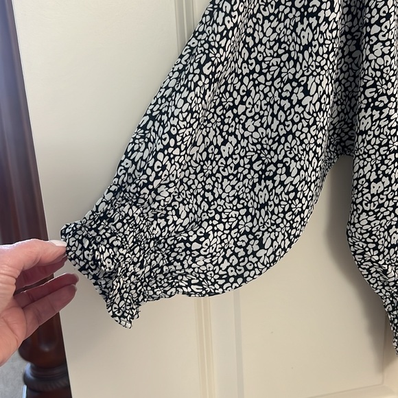 Vince Camuto top - Picture 3 of 4